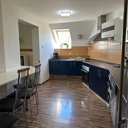 Spacious Duplex With Fireplace By The Nisa River * Liberec