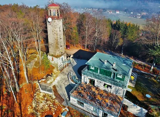 Spacious Duplex With Fireplace By The Nisa River
